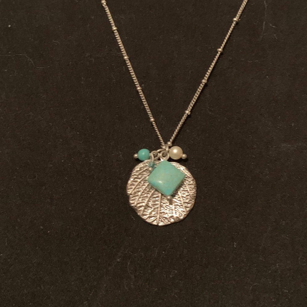 Silver leave necklace
